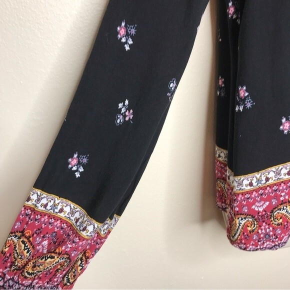 Abercrombie & Fitch Boho Split V Neck Black Red Paisley Border Print Blouse Med - Picture 3 of 11